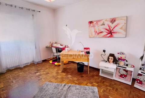 Moradia t5 com piscina localizada ourém / fátima