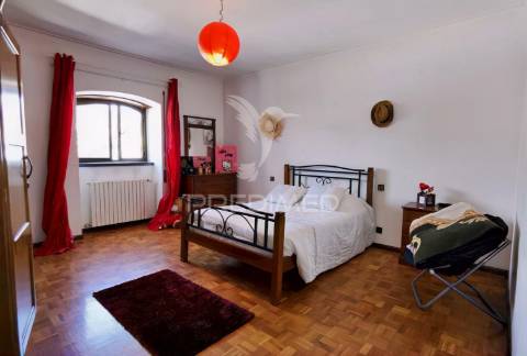 Moradia t5 com piscina localizada ourém / fátima