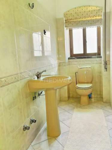 Moradia t5 com piscina localizada ourém / fátima
