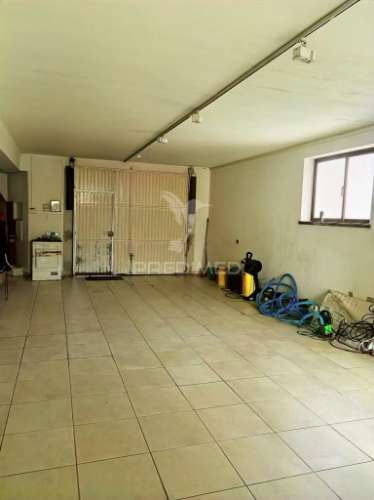 Moradia t5 com piscina localizada ourém / fátima