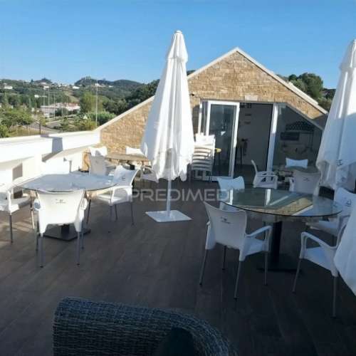 Alojamento local localizado em porto de mós, leiria com restaurante.