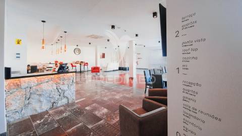 Alojamento local localizado em porto de mós, leiria com restaurante.