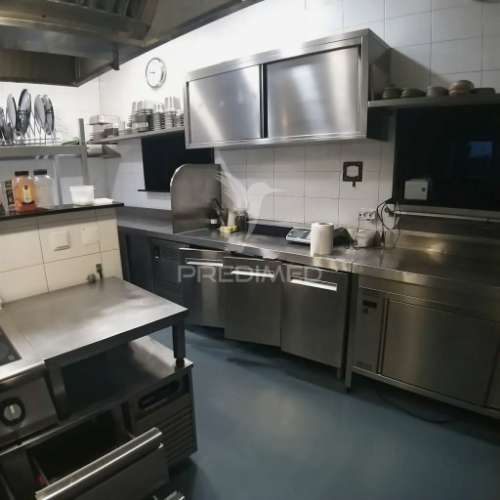Alojamento local localizado em porto de mós, leiria com restaurante.