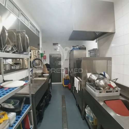 Alojamento local localizado em porto de mós, leiria com restaurante.