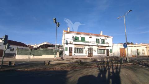 Apartamento t3 em beringel ( venda conjunta com restaurante e moradia por recuperar)