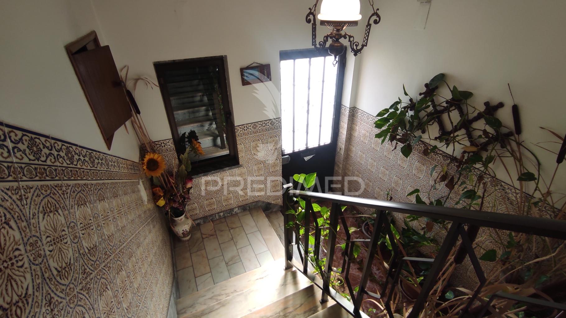 Apartamento t3 em beringel ( venda conjunta com restaurante e moradia por recuperar)