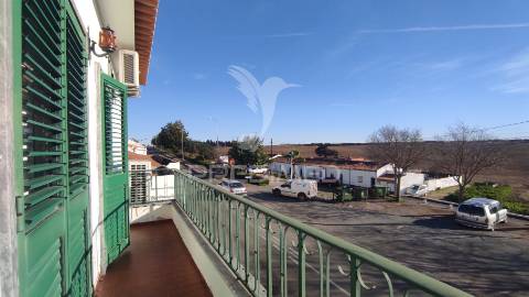 Apartamento t3 em beringel ( venda conjunta com restaurante e moradia por recuperar)