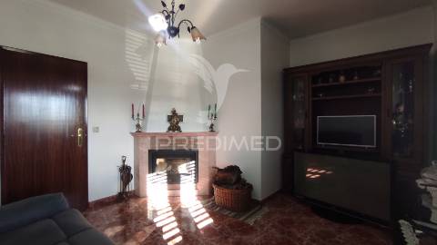 Apartamento t3 em beringel ( venda conjunta com restaurante e moradia por recuperar)