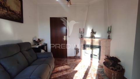 Apartamento t3 em beringel ( venda conjunta com restaurante e moradia por recuperar)