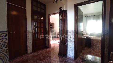 Apartamento t3 em beringel ( venda conjunta com restaurante e moradia por recuperar)