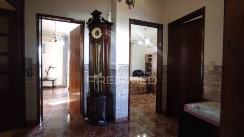 Apartamento t3 em beringel ( venda conjunta com restaurante e moradia por recuperar)