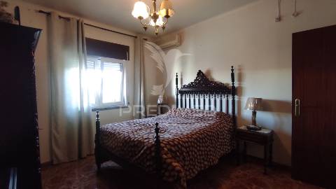 Apartamento t3 em beringel ( venda conjunta com restaurante e moradia por recuperar)