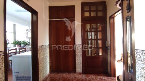Apartamento t3 em beringel ( venda conjunta com restaurante e moradia por recuperar)