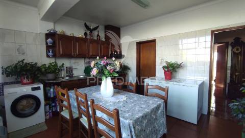 Apartamento t3 em beringel ( venda conjunta com restaurante e moradia por recuperar)