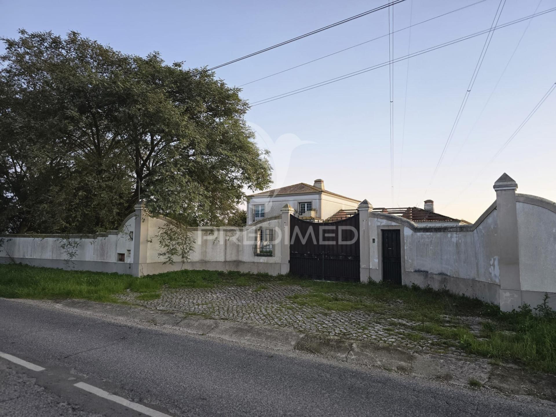 Casa senhorial em arraiados – um refúgio único com zona comercial!