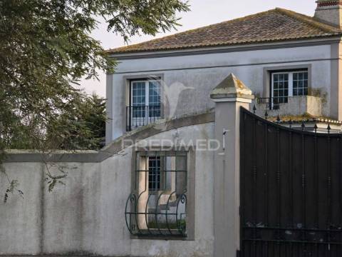 Casa senhorial em arraiados – um refúgio único com zona comercial!