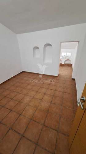Moradia remodelada na vila de campo maior