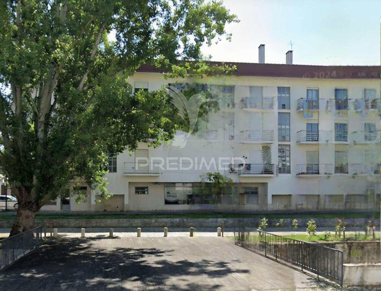 Apartamento t3 com garagem, no centro de rio maior