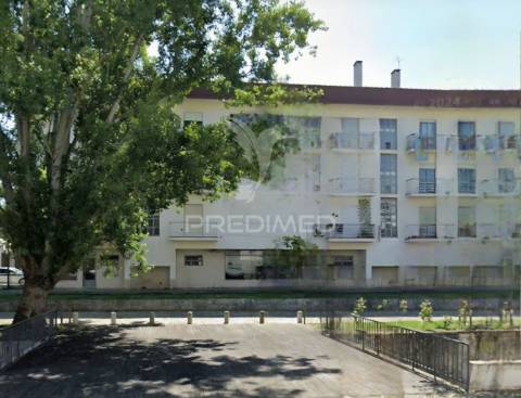 Apartamento t3 com garagem, no centro de rio maior