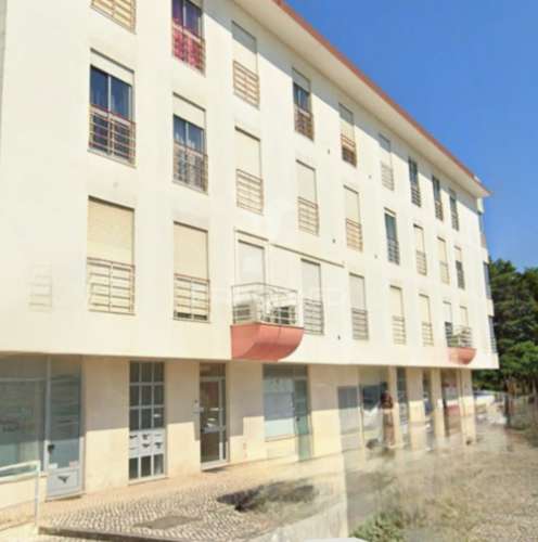 Apartamento t3 com garagem, no centro de rio maior
