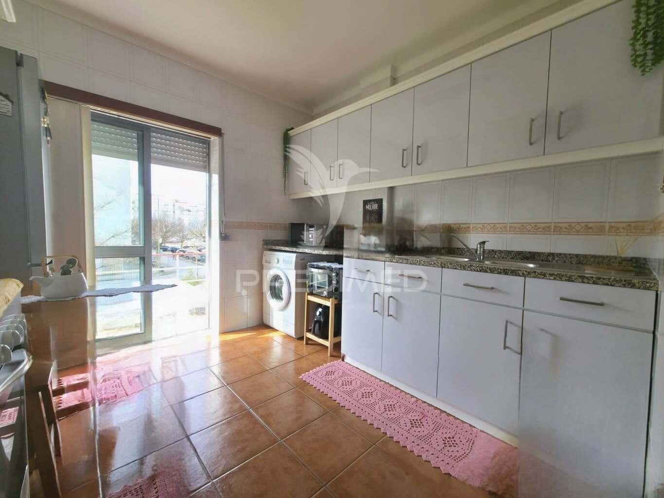 Apartamento t3 com garagem, no centro de rio maior