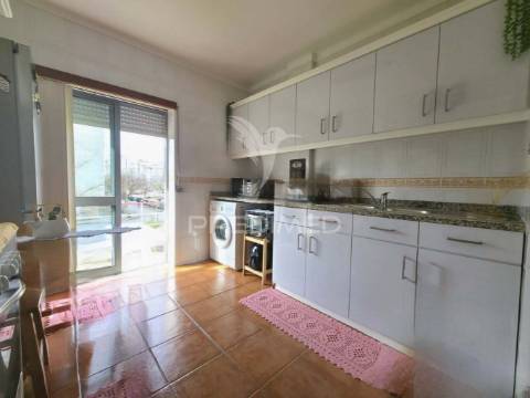 Apartamento t3 com garagem, no centro de rio maior