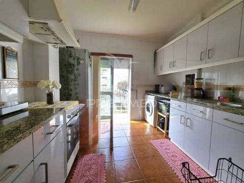 Apartamento t3 com garagem, no centro de rio maior