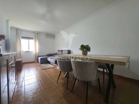 Apartamento t3 com garagem, no centro de rio maior