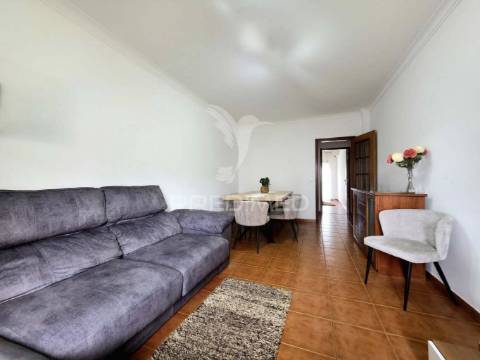 Apartamento t3 com garagem, no centro de rio maior