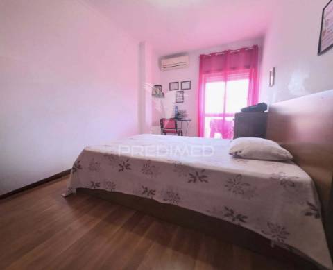 Apartamento t3 com garagem, no centro de rio maior