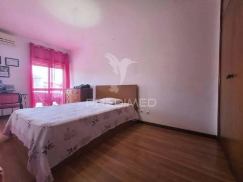 Apartamento t3 com garagem, no centro de rio maior