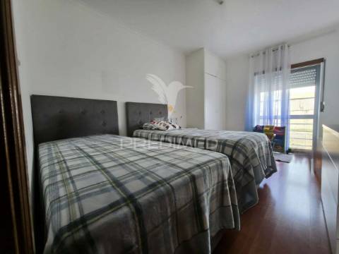 Apartamento t3 com garagem, no centro de rio maior