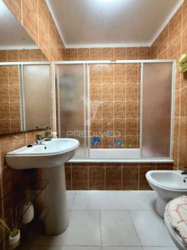 Apartamento t3 com garagem, no centro de rio maior