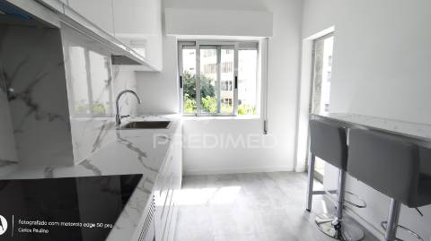 Apartamento t2 localizado na urb. bom joão -faro