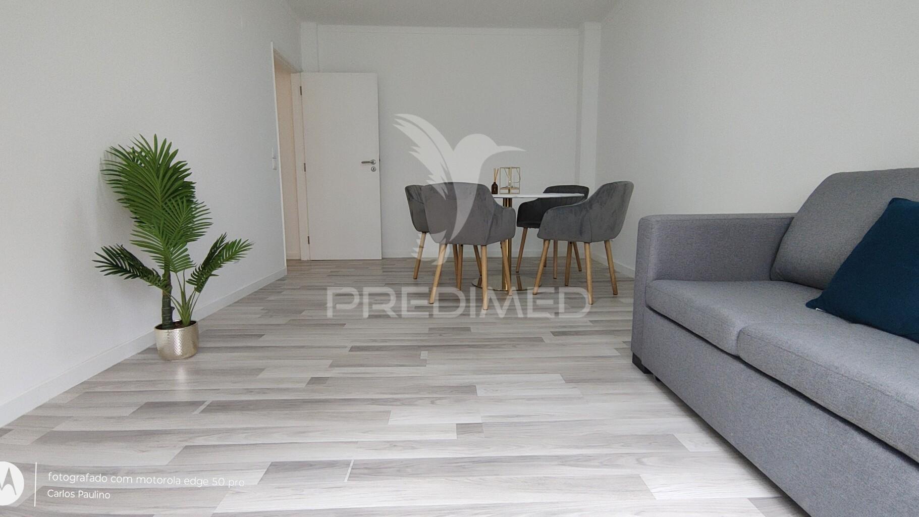 Apartamento t2 localizado na urb. bom joão -faro