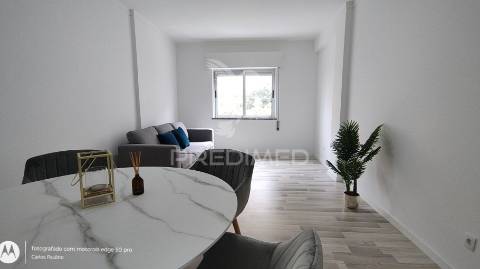 Apartamento t2 localizado na urb. bom joão -faro