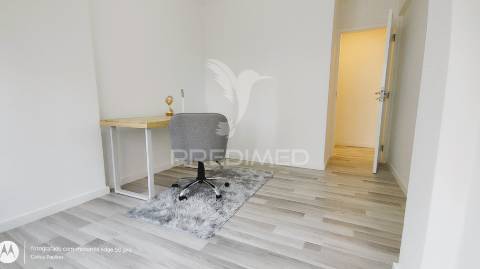 Apartamento t2 localizado na urb. bom joão -faro