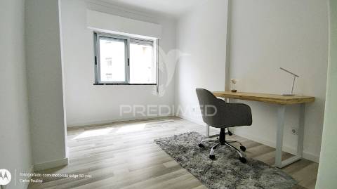 Apartamento t2 localizado na urb. bom joão -faro