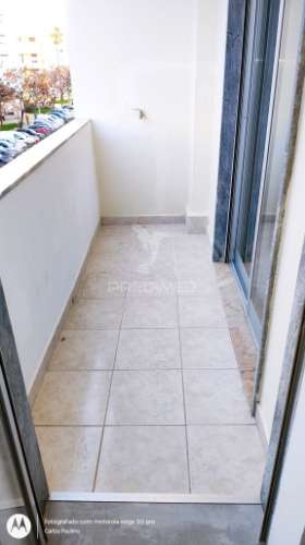 Apartamento t2 localizado na urb. bom joão -faro