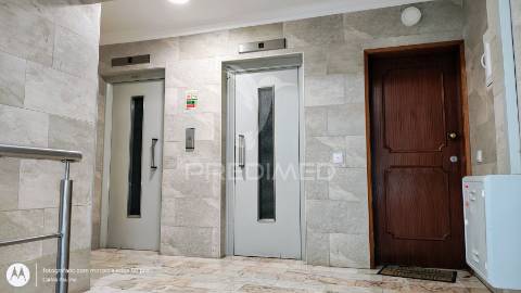 Apartamento t2 localizado na urb. bom joão -faro