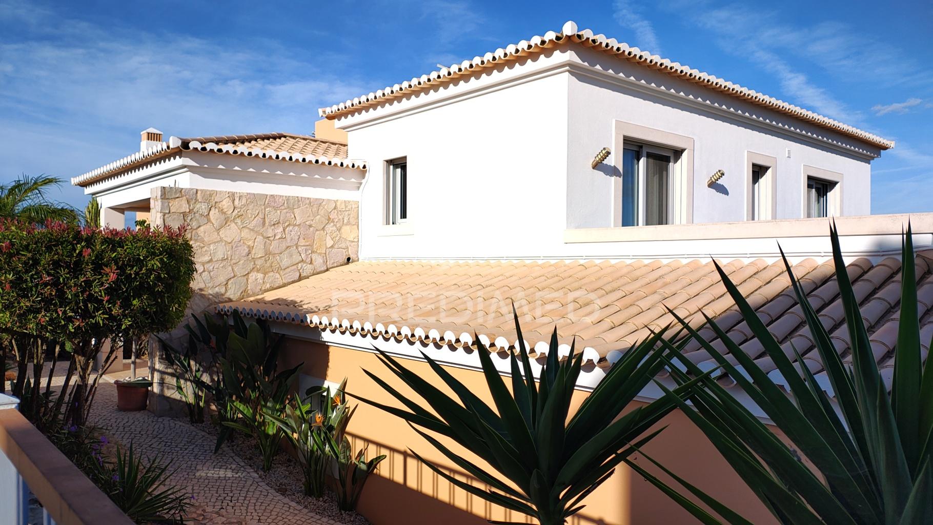 Moradia m5 com piscina ,portimão