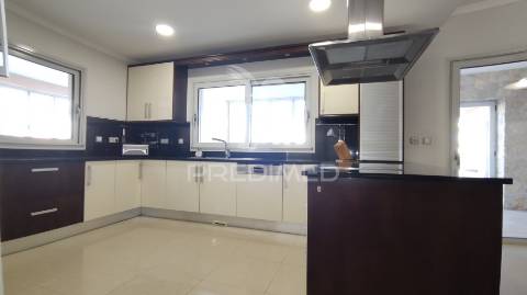Moradia m5 com piscina ,portimão