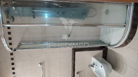 Moradia v4 com piscina em lagoa(algarve)