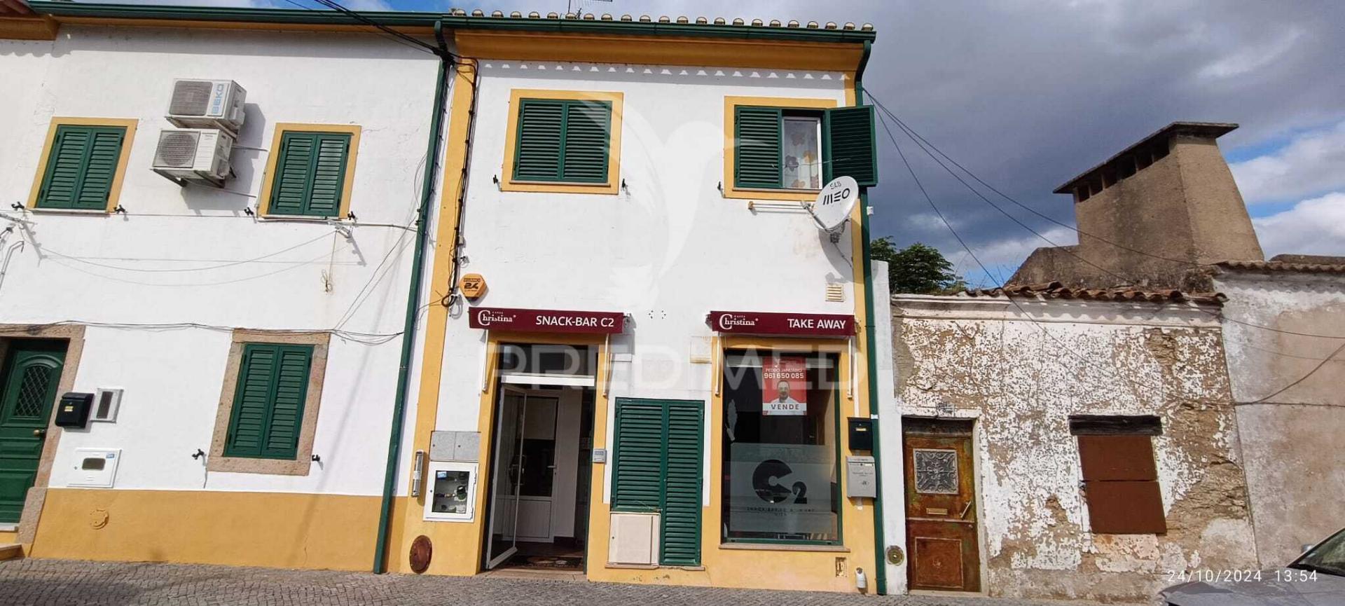 Habitação com restaurante em nisa