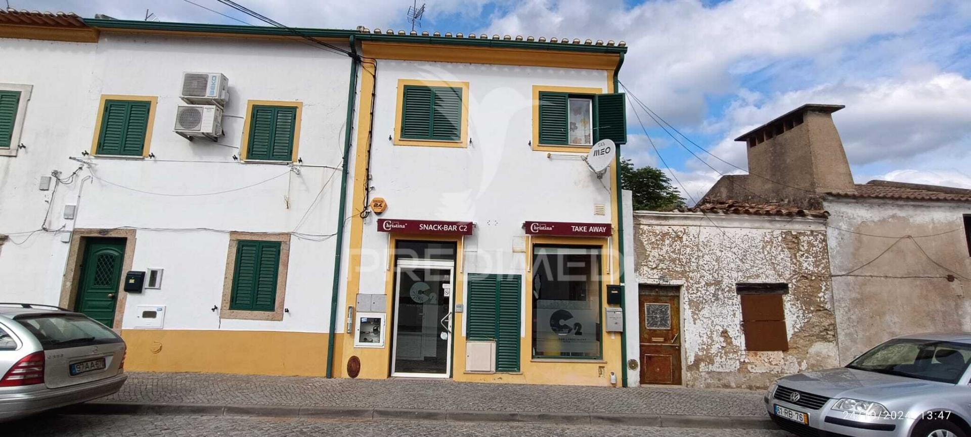Habitação com restaurante em nisa