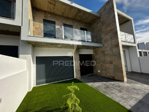 Moradia de luxo v3 com piscina elvas