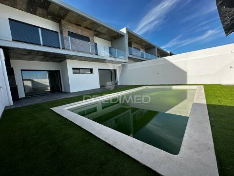 Moradia de luxo v3 com piscina elvas