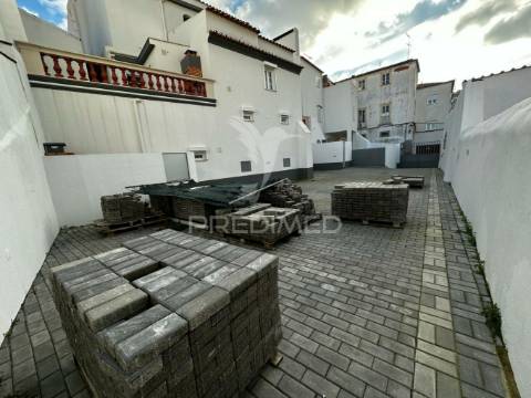 Apartamento t3 com lugar de garagem centro histórico elvas