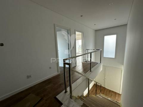 Moradia de luxo v3 com piscina elvas