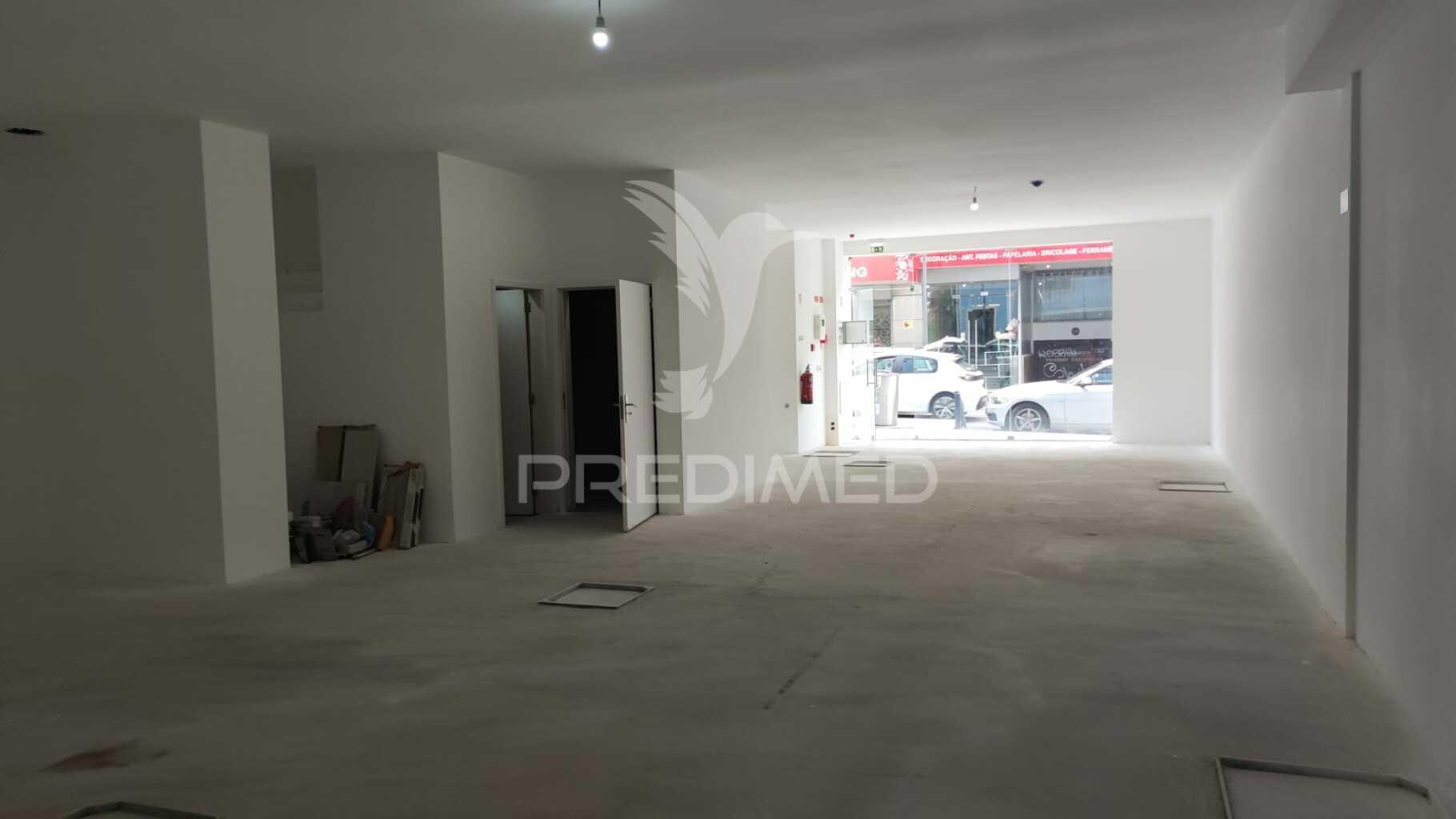 Loja centro algés - 155 m2 c/ saida da fumos